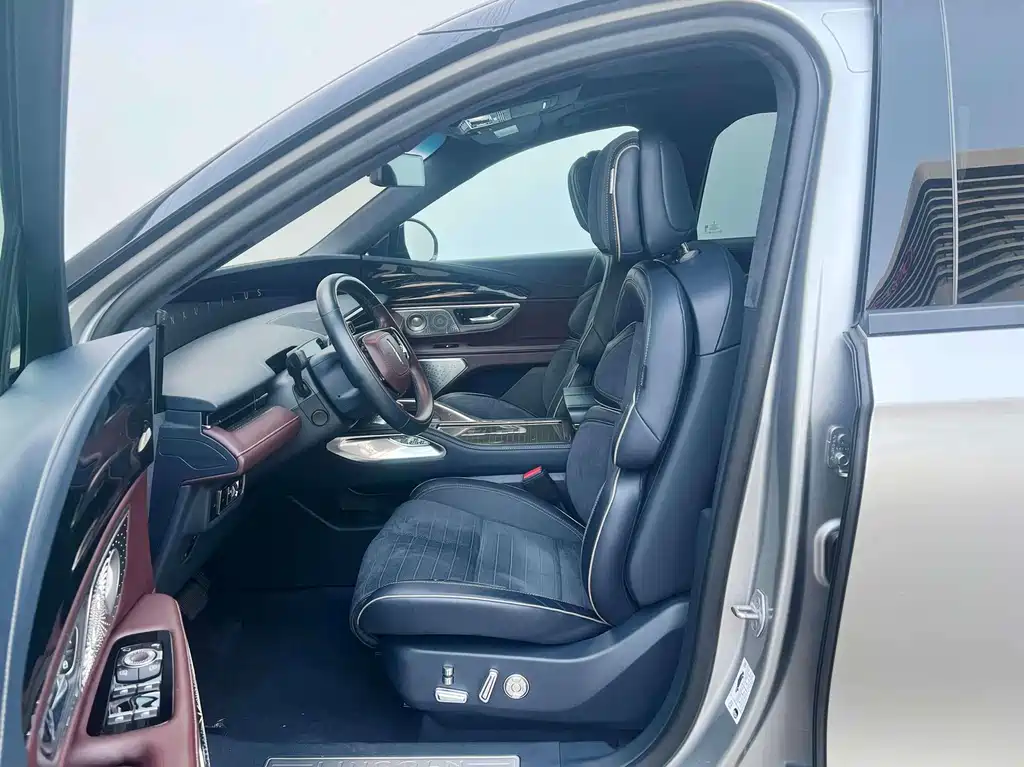 Voyager 2025 2.0T four-wheel drive presidential hybrid version купить на сайте DeffCars