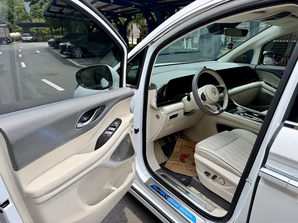 Lantu Dreamer 2022 0-carbon version Dream+Smart Range Package 605km купить на сайте DeffCars