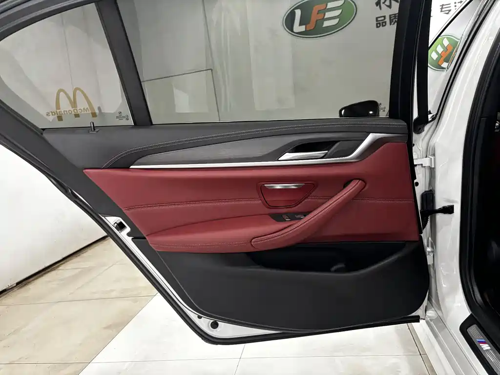 BMW 5 Series 2023 530Li Leading M Sports Package купить на сайте DeffCars