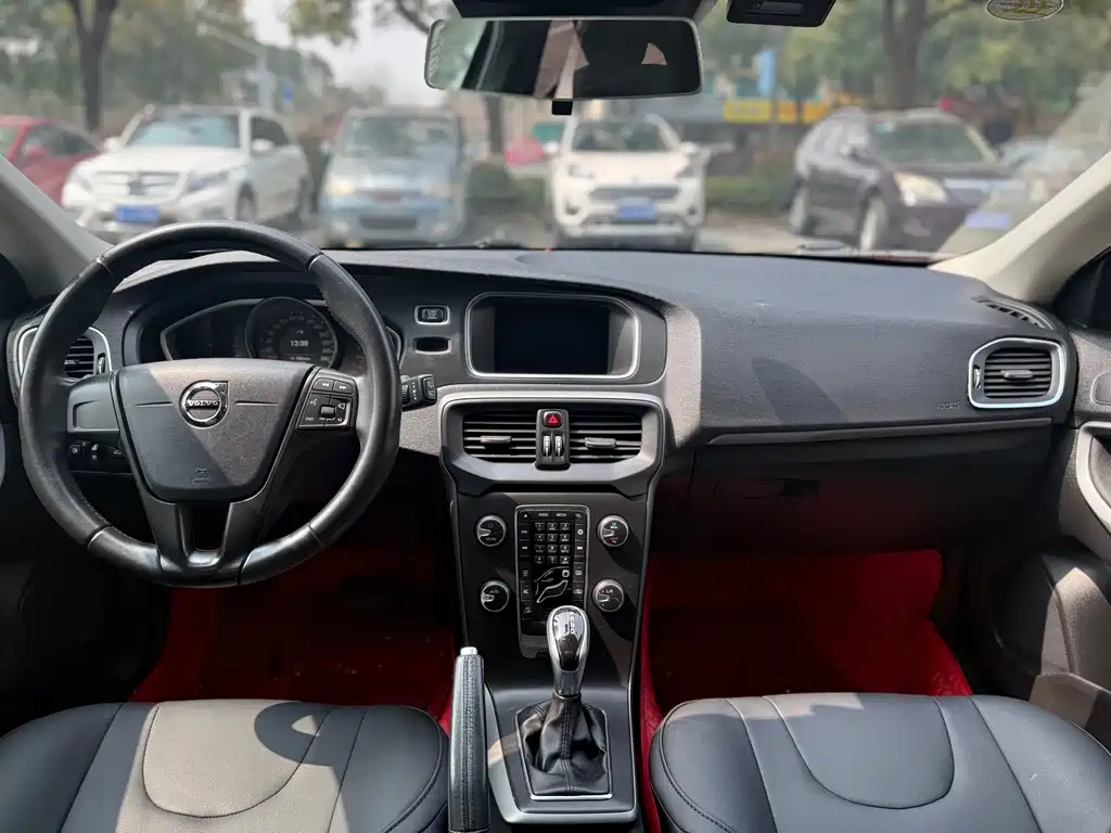 Volvo V40 2017 T3 Smart Edition купить на сайте DeffCars