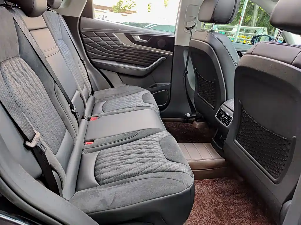 Hongqi HS5 2022 2.0T Zhilian Flagship Edition купить на сайте DeffCars