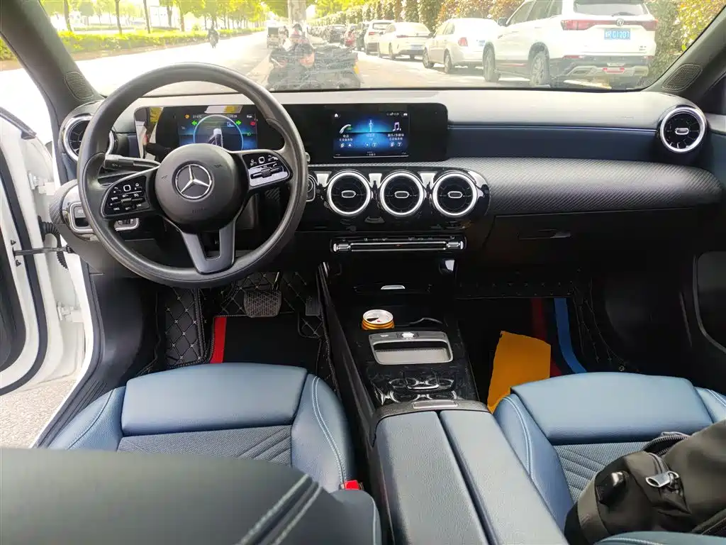 Mercedes-Benz A-Class 2021 A 180 L купить на сайте DeffCars