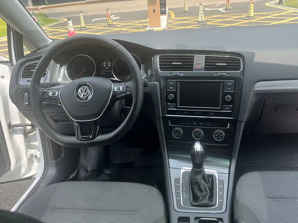Golf 2018 1.6L automatic comfort type купить на сайте DeffCars