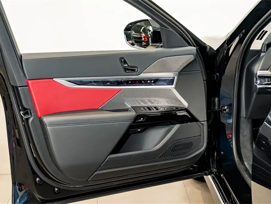 BMW 7 Series 2023 740Li Leading M Sports Package купить на сайте DeffCars