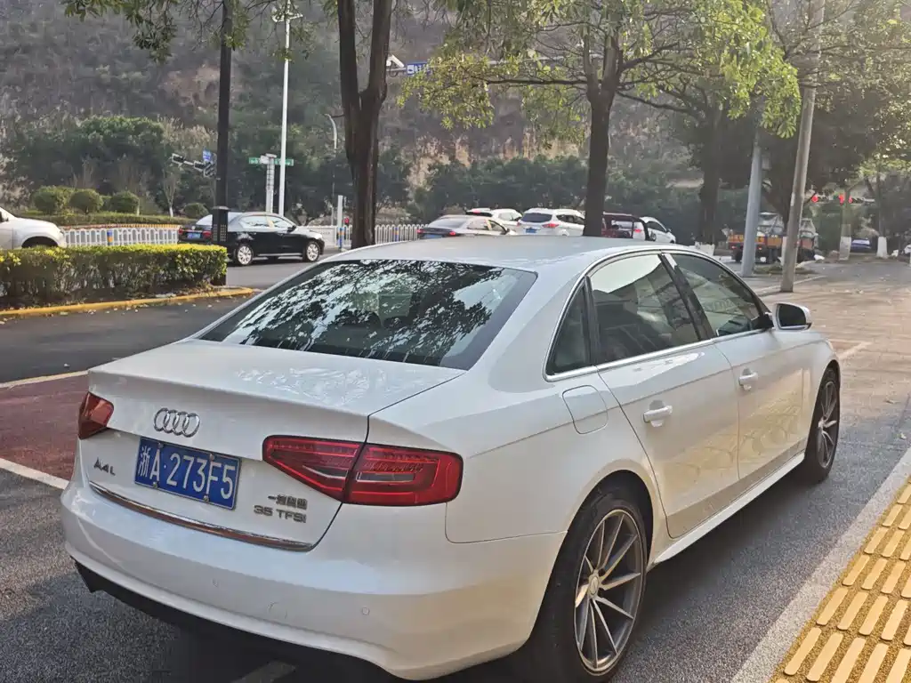 Audi A4L 2015 35 TFSI automatic standard купить на сайте DeffCars