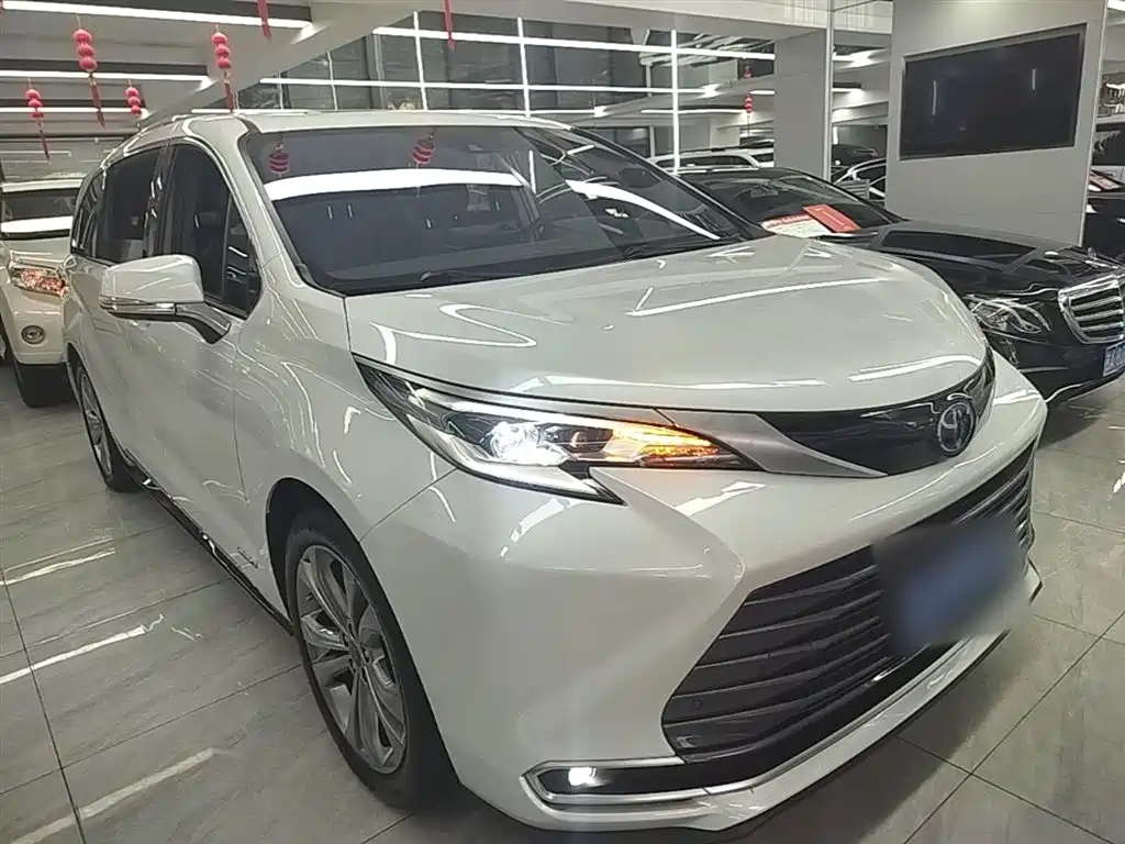 SIENNA 2023 2.5L Hybrid Premium Edition купить на сайте DeffCars