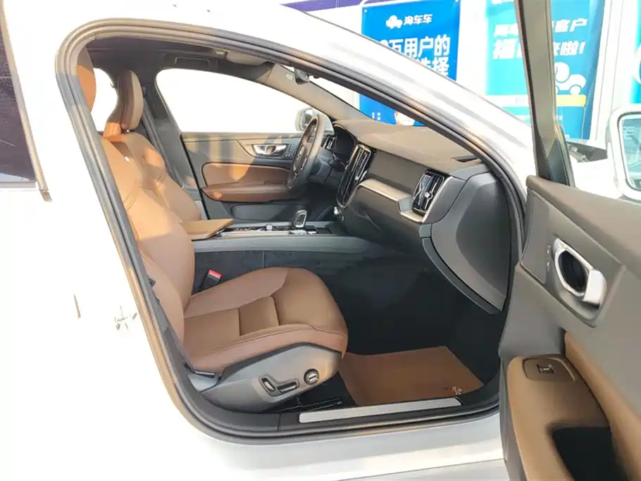 Volvo S60 2026 B4 Zhiyi Luxury Edition купить на сайте DeffCars