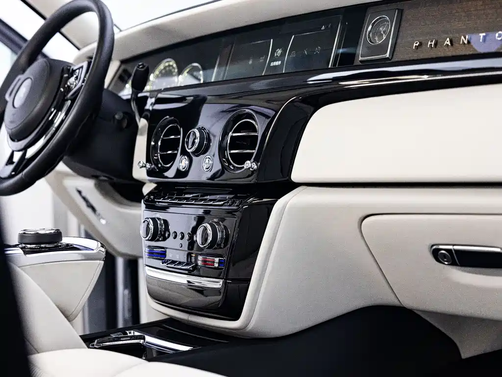 Phantom 2018 6.7T long wheelbase version купить на сайте DeffCars