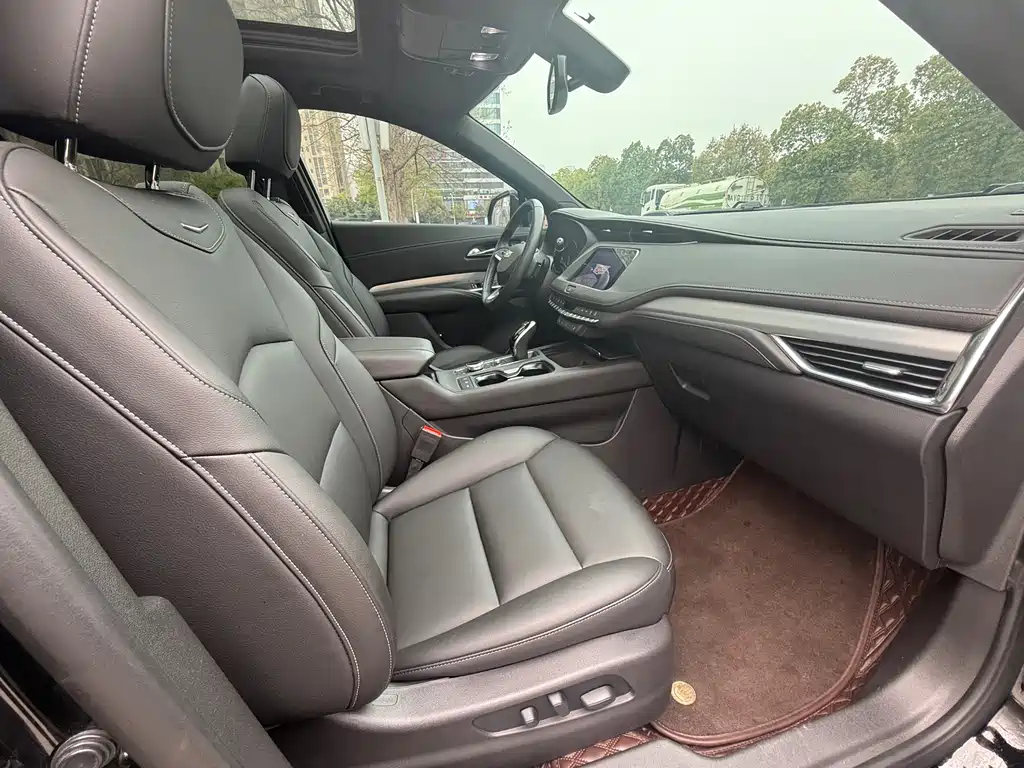 Cadillac XT4 2021 28T two-wheel drive leading model купить на сайте DeffCars