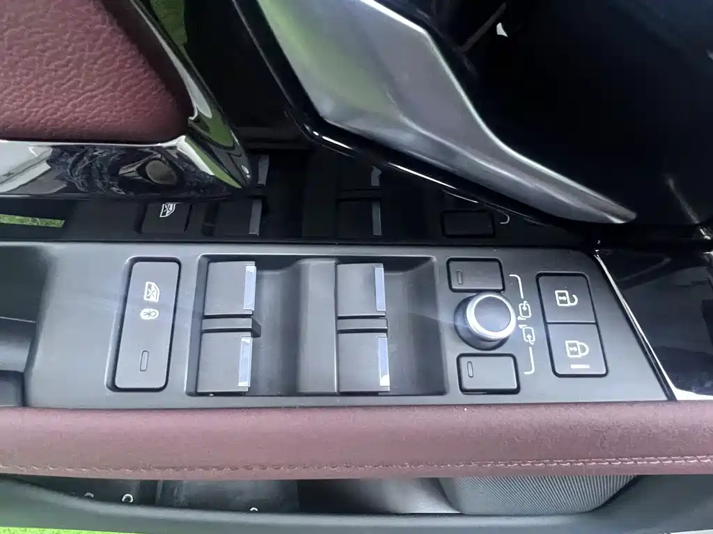 Range Rover Evoque 2023 Evoque L 249PS Deluxe Edition купить на сайте DeffCars