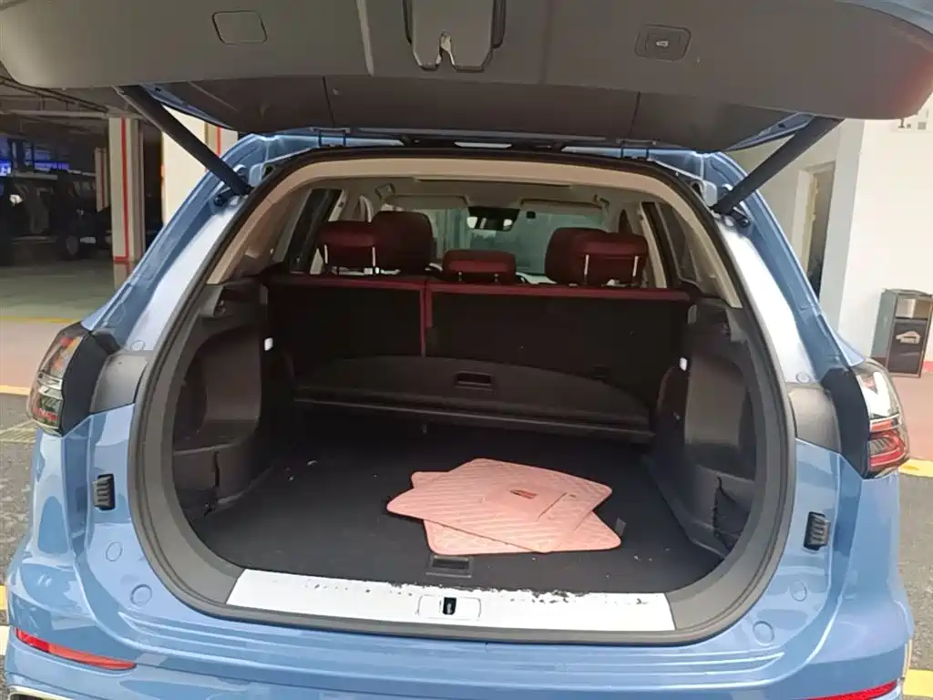 Hongqi HS5 2023 2.0T Qixiang Pro version купить на сайте DeffCars