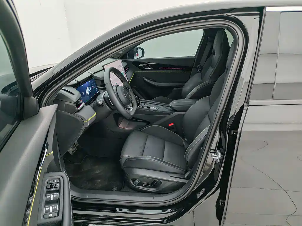 Lynk & Co 03 2025 2.0TD DCT Champion Edition Pro купить на сайте DeffCars