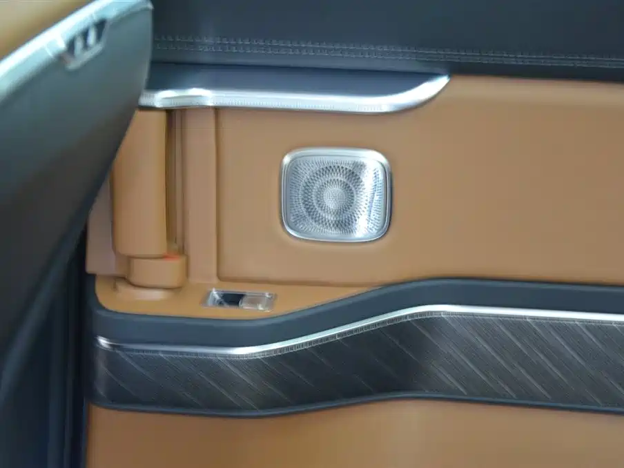 Hongqi HQ9 PHEV 2024 2.0T four-wheel drive business version купить на сайте DeffCars