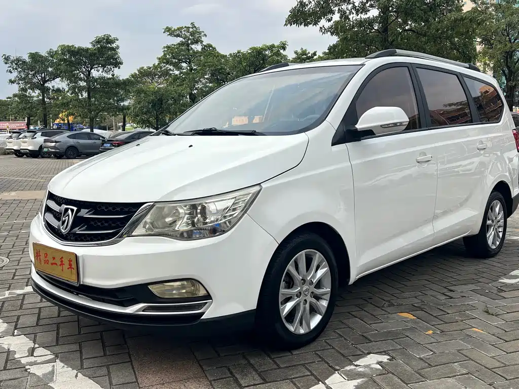 Baojun 730 2016 facelift 1.5L manual standard 7 seats National V купить на сайте DeffCars