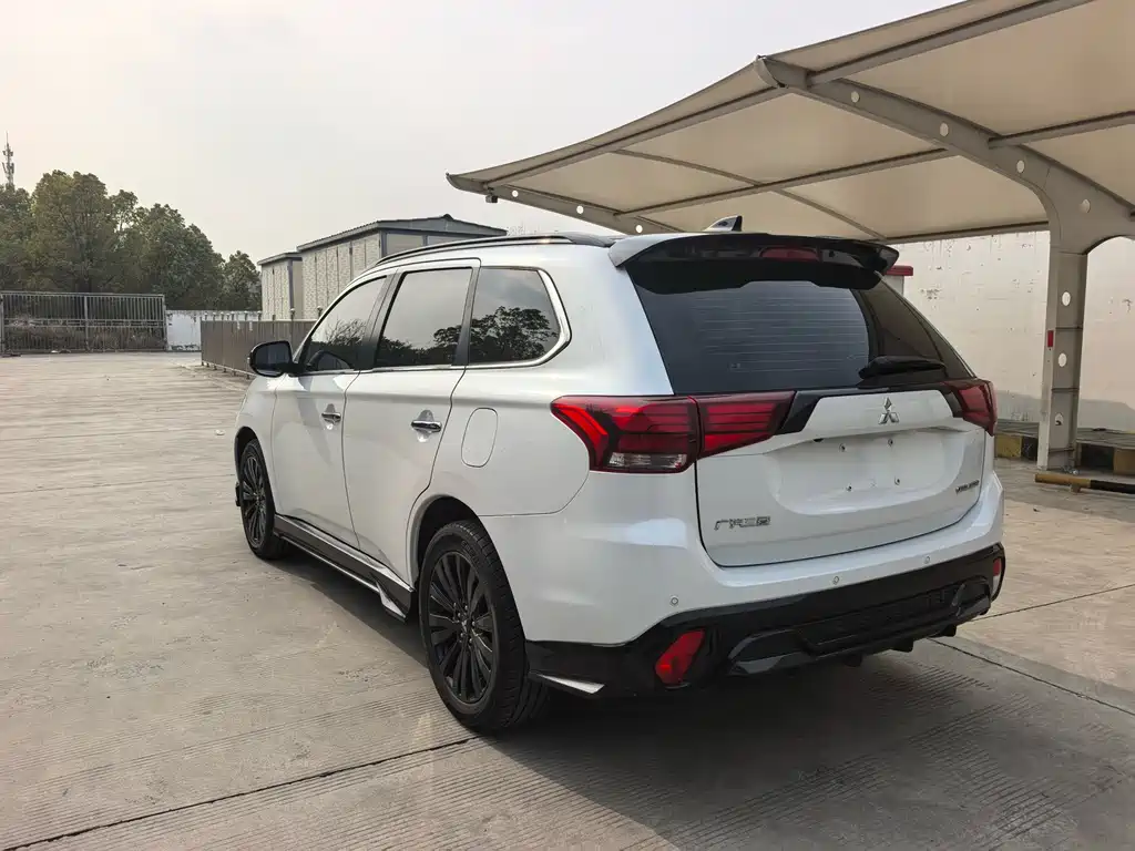 Outlander 2021 2.4L four-wheel drive solar version 5 seats купить на сайте DeffCars