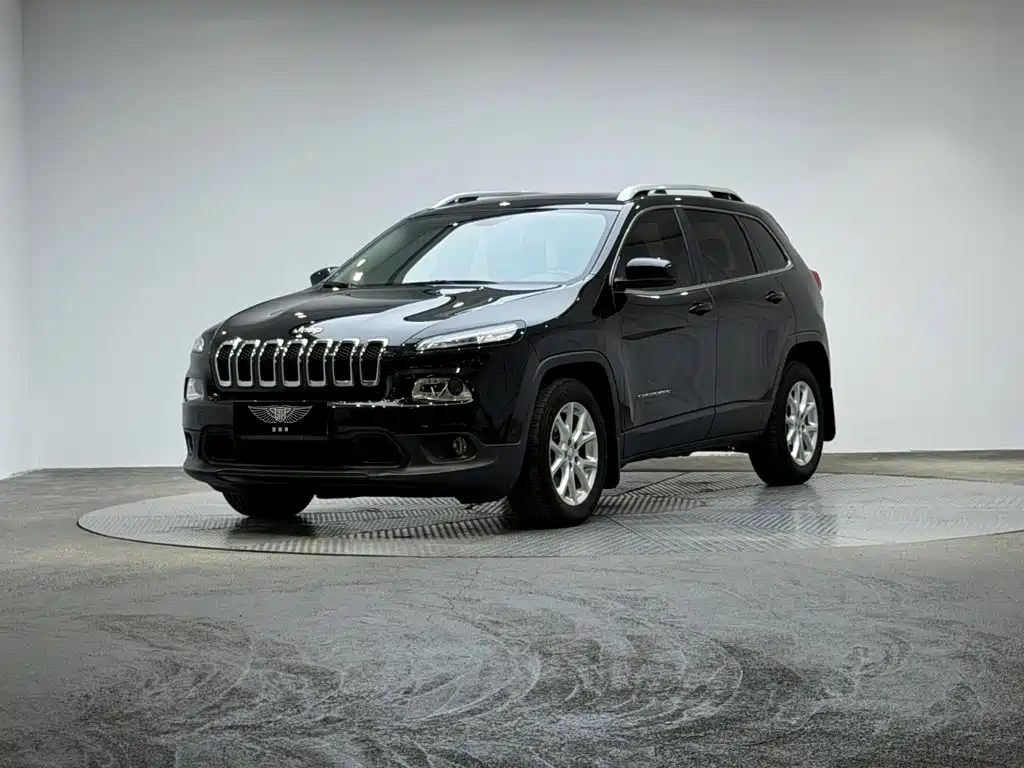 Cherokee (Китай) 2017 2.4L leading smart version купить на сайте DeffCars