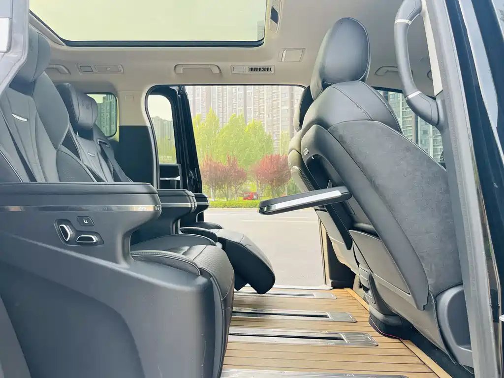Hongqi HQ9 2023 2.0T Zhilian Flagship Edition купить на сайте DeffCars