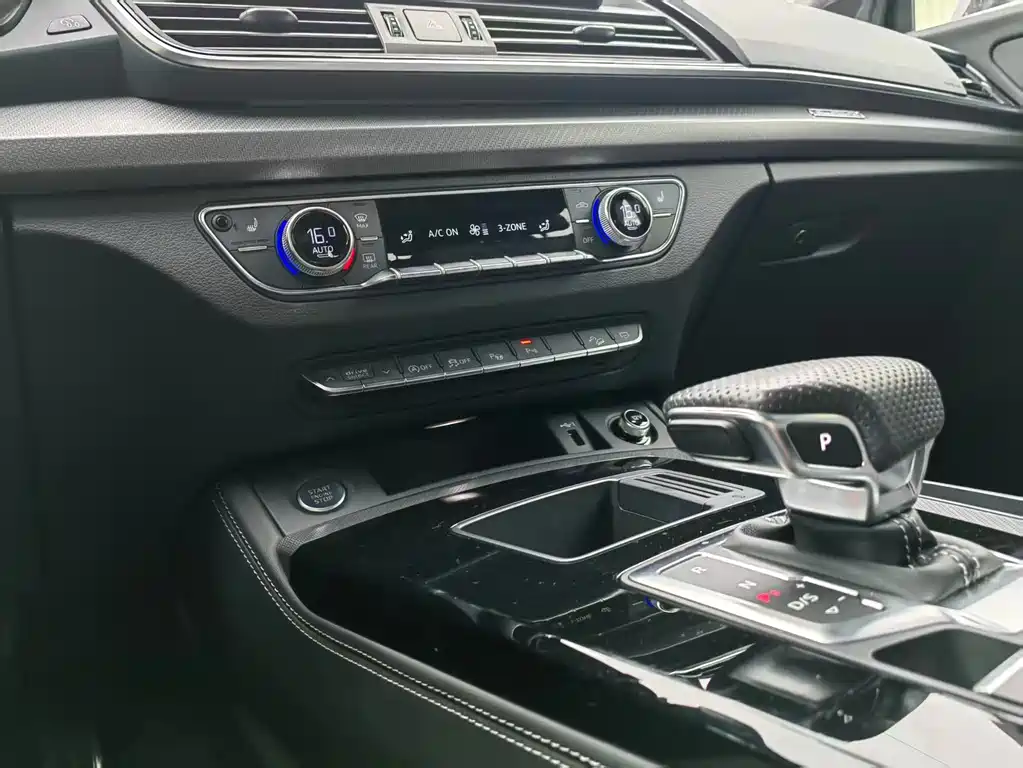 Audi Q5L 2024 45 TFSI luxury and dynamic model купить на сайте DeffCars