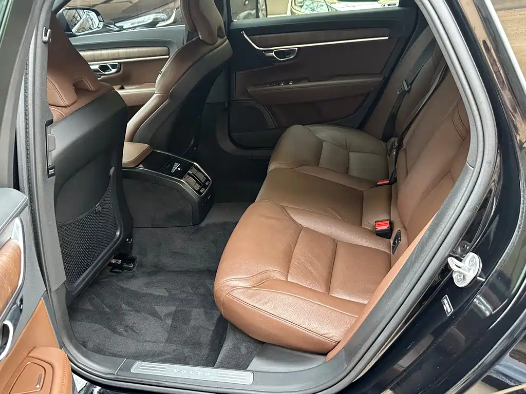 Volvo S90 2022 B5 Zhiyuan Luxury Edition купить на сайте DeffCars