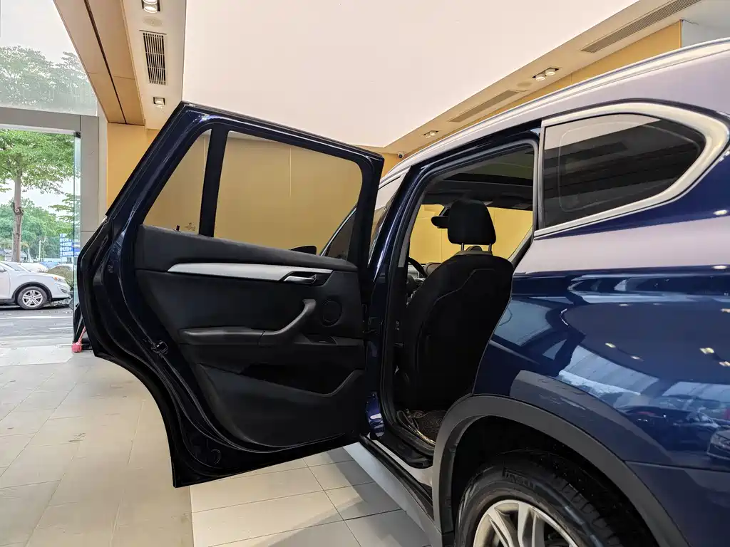 BMW X1 2019 sDrive20Li Leading Model купить на сайте DeffCars