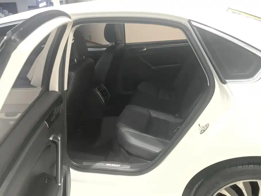 Passat 2016 330TSI DSG Royal Edition купить на сайте DeffCars