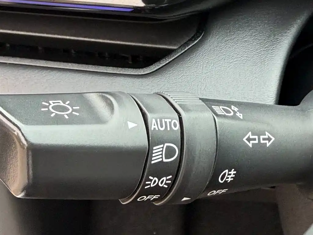 Changan UNI-V 2023 1.5T premium model купить на сайте DeffCars