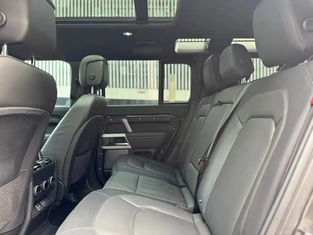Land Rover Defender 2024 110 3.0T P400 X-DYNAMIC HSE купить на сайте DeffCars