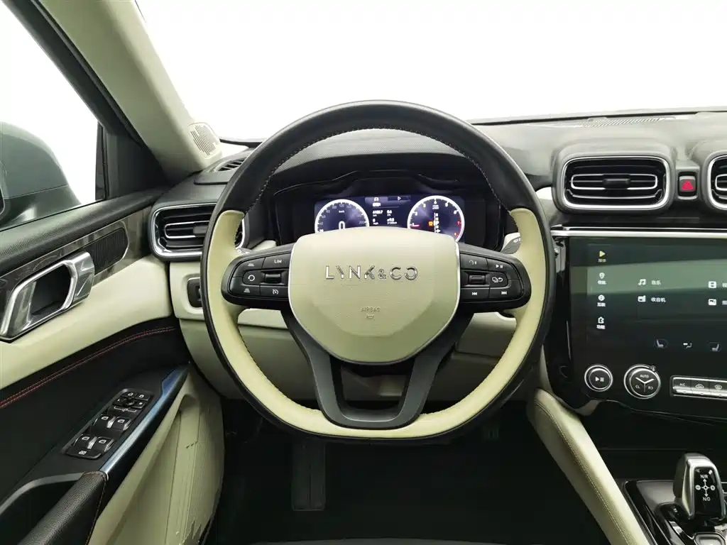 Lynk & Co 02 2018 1.5T DCT two-wheel drive flash version National V купить на сайте DeffCars