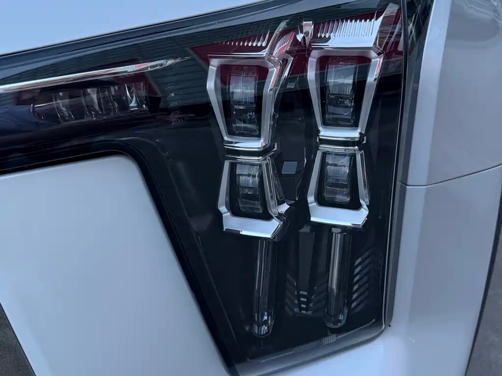 Trumpchi ES9 2024 PHEV 143km Traveler Max купить на сайте DeffCars