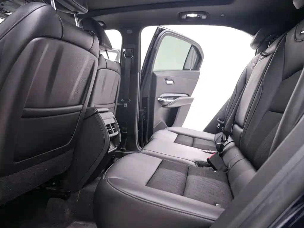 Cadillac XT4 2022 28T two-wheel drive fashion model купить на сайте DeffCars