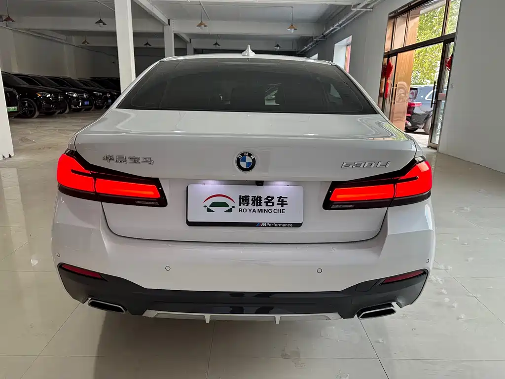 BMW 5 Series 2023 530Li Leading M Sports Package купить на сайте DeffCars