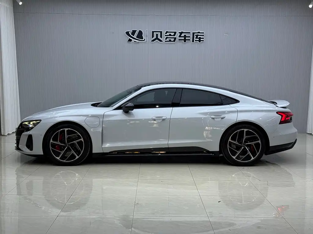 Audi RS e-tron GT 2023 basic model купить на сайте DeffCars