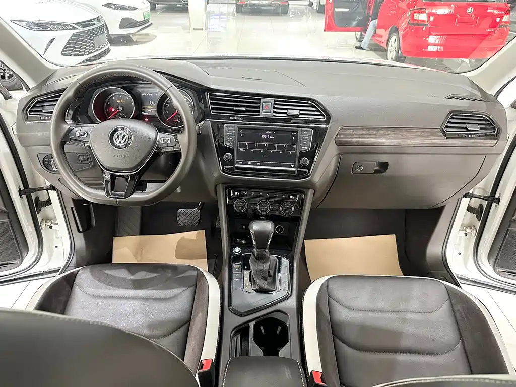 Tiguan L 2018 330TSI automatic two-wheel drive luxury version купить на сайте DeffCars