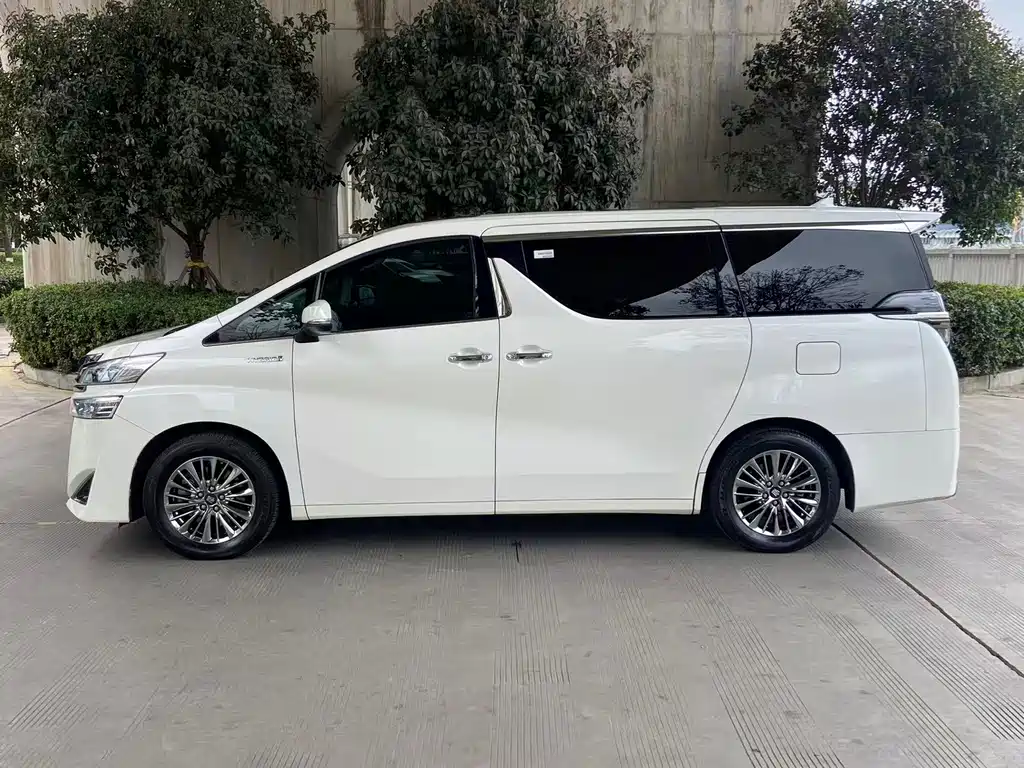 Wilfa 2021 Crown Dual Engine 2.5L HV Deluxe Edition купить на сайте DeffCars