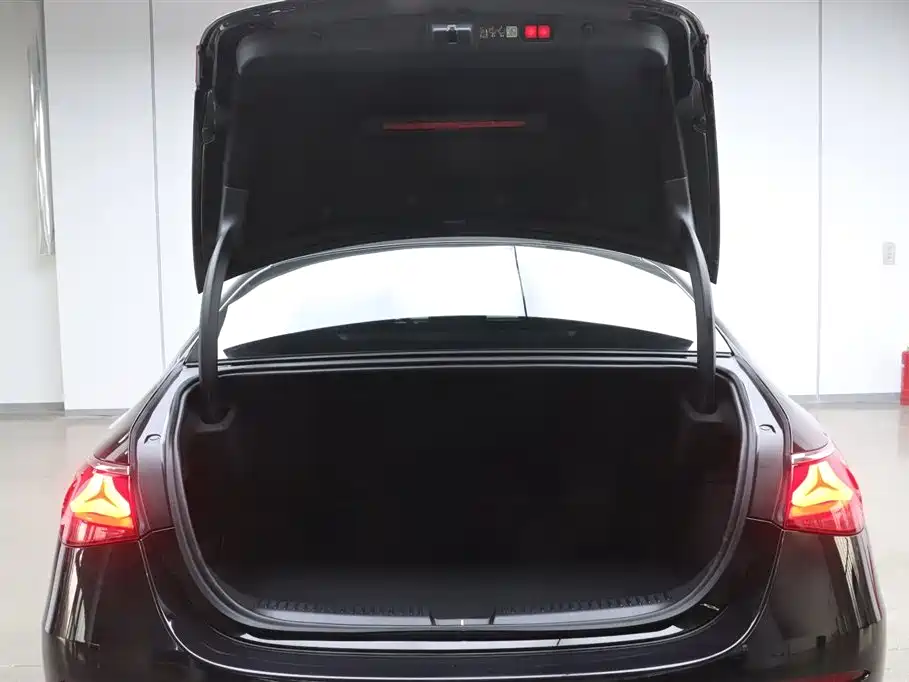 Mercedes-Benz E-Class 2024 E 300 L Luxury Model купить на сайте DeffCars