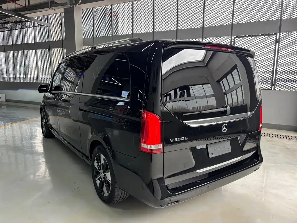 Mercedes-Benz V-Class 2022 V 260 L Long Wheelbase Premium Edition купить на сайте DeffCars