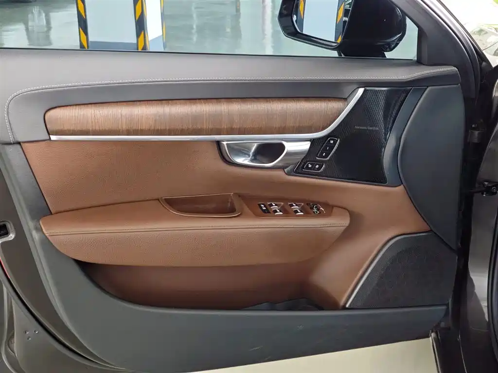 Volvo S90 2021 B5 Zhiyuan Luxury Edition купить на сайте DeffCars