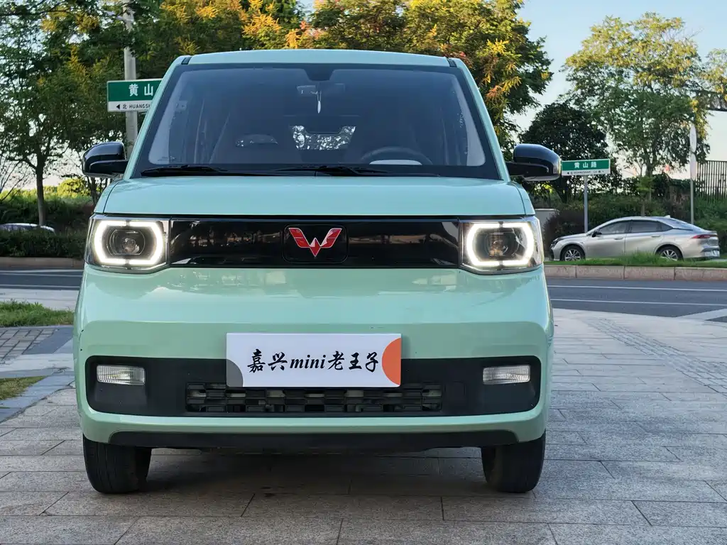 Hongguang MINIEV 2021 Macaron Sandwich Model 120km Lithium Iron Phosphate купить на сайте DeffCars