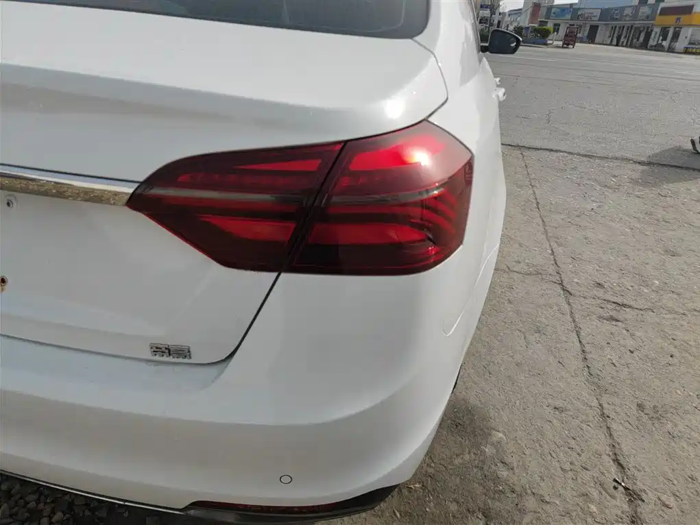 Emgrand 2019 Leading Edition 1.5L CVT Luxury Type National VI купить на сайте DeffCars