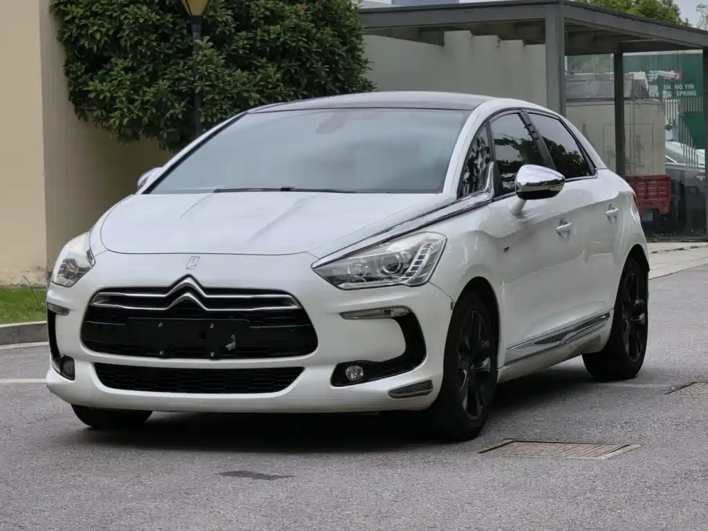 DS 5 2013 1.6T Deluxe Edition THP200 купить на сайте DeffCars