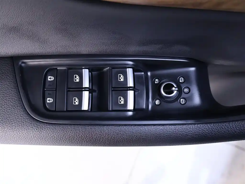 Audi Q7 2022 55 TFSI quattro S line ice and snow sports version купить на сайте DeffCars