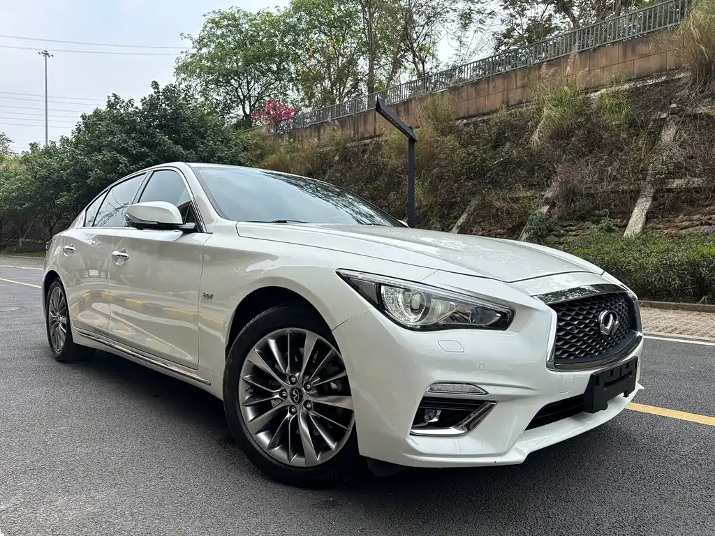 Infiniti Q50L 2018 2.0T Premium Edition National VI купить на сайте DeffCars