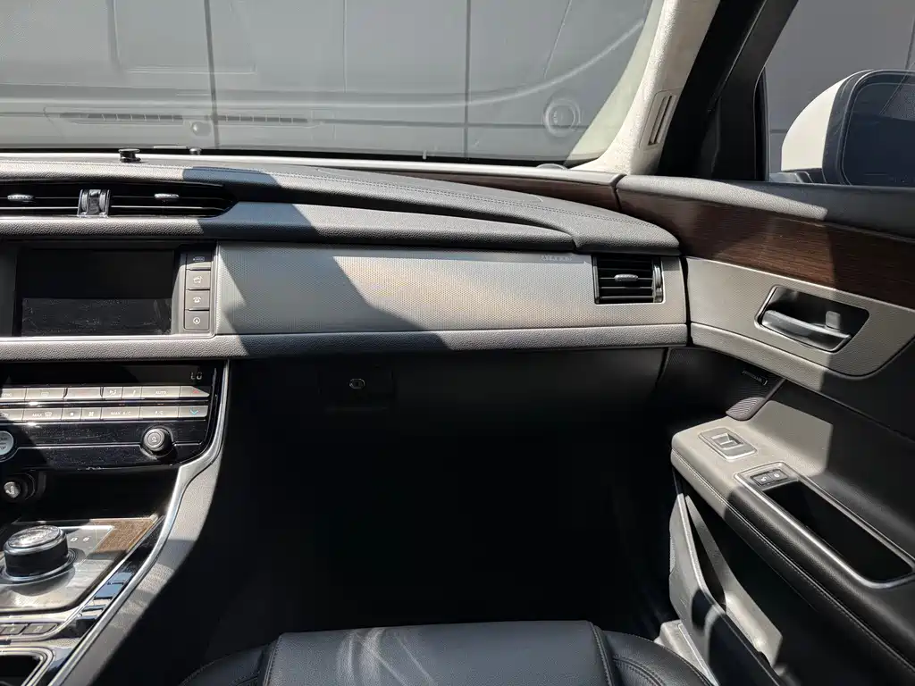 Jaguar XFL 2018 XFL 2.0T 200PS Elite Edition купить на сайте DeffCars