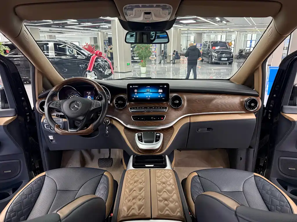 Mercedes-Benz V-Class 2021 V 260 L Long Wheelbase Luxury Edition купить на сайте DeffCars