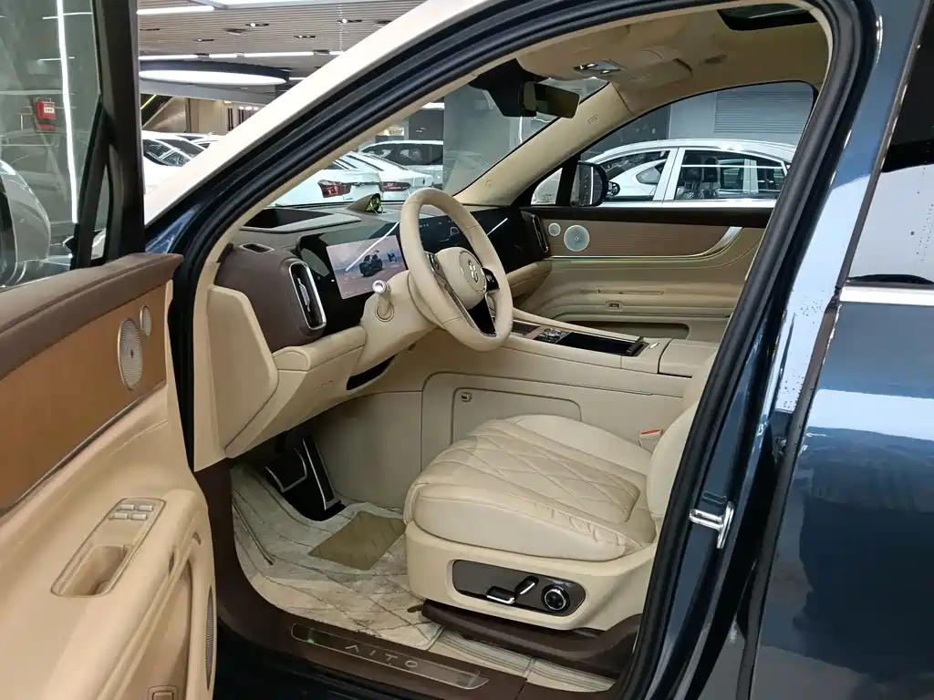 Wenjie M9 2024 extended range Ultra version 42kWh 6-seater version купить на сайте DeffCars