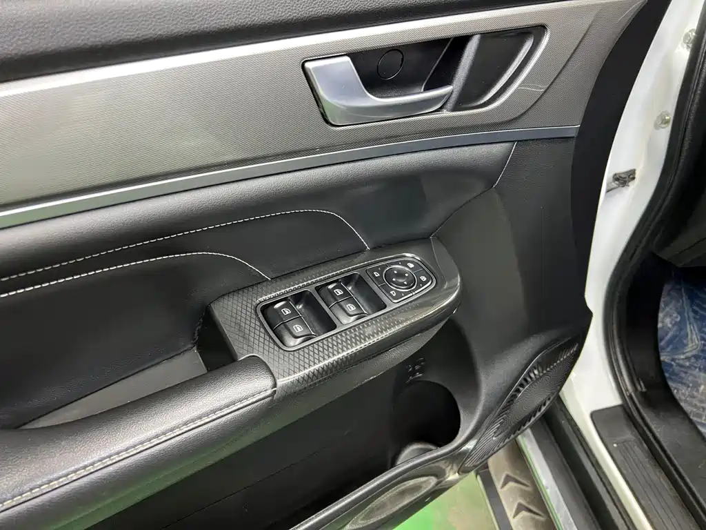 Haval M6 2021 PLUS 1.5T DCT luxury smart connected model купить на сайте DeffCars