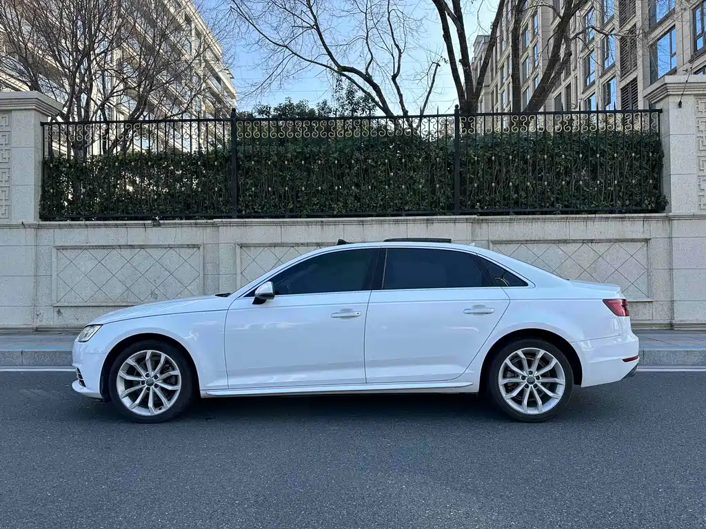 Audi A4L 2018 30th Anniversary Model 40 TFSI Enterprising купить на сайте DeffCars