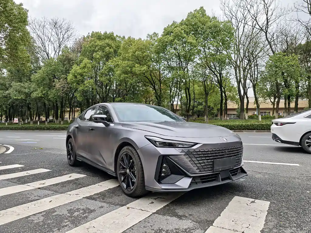 Changan UNI-V 2022 1.5T premium model купить на сайте DeffCars