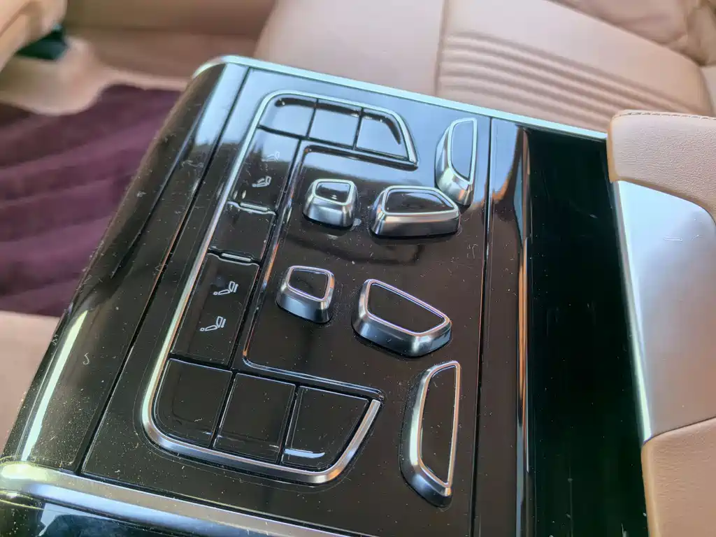 Hongqi H9 2020 2.0T Zhilian Flagship Edition купить на сайте DeffCars