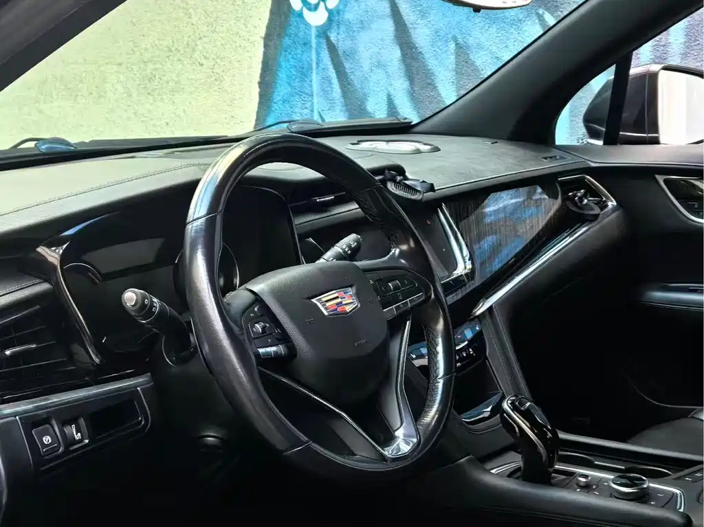 Cadillac XT6 2020 28T six-seat luxury model купить на сайте DeffCars